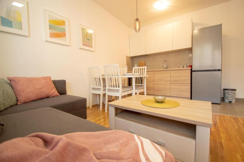 White Fields-Central 2-Bdrm Apartment With Parking Novi Sad Exterior foto