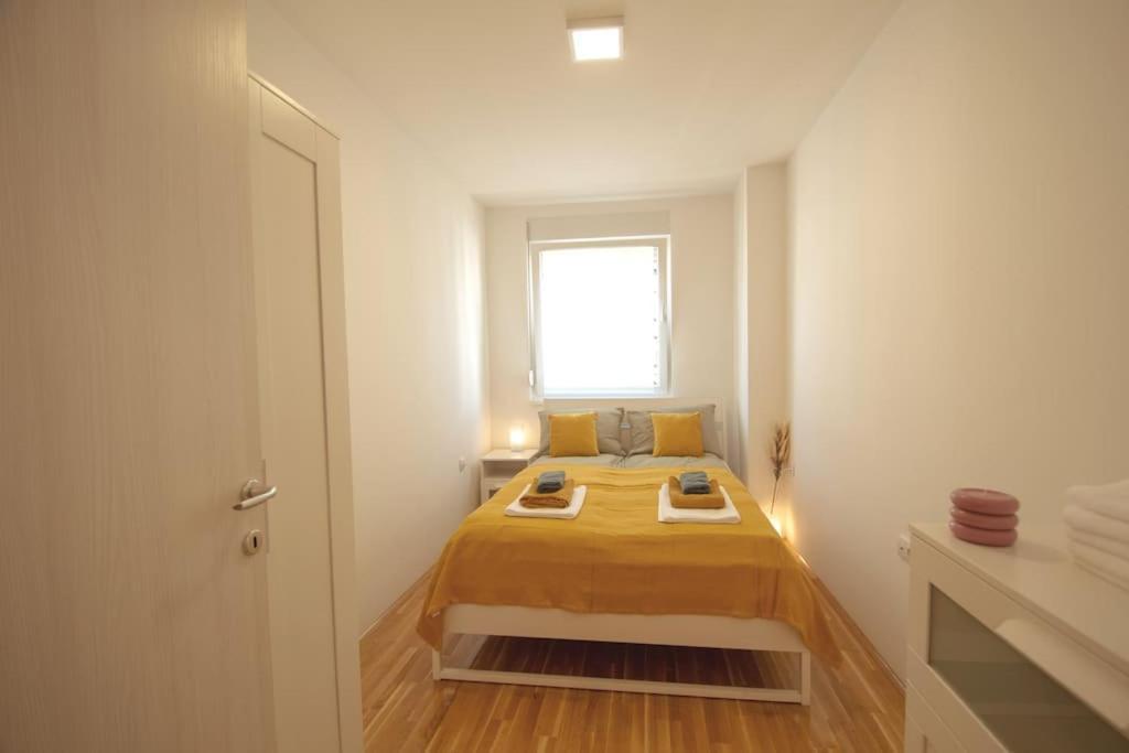 White Fields-Central 2-Bdrm Apartment With Parking Novi Sad Exterior foto