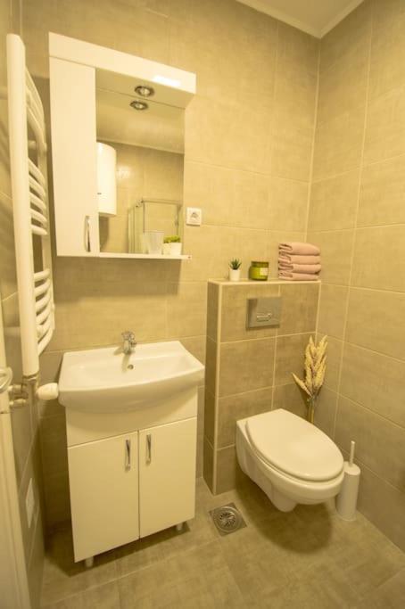 White Fields-Central 2-Bdrm Apartment With Parking Novi Sad Exterior foto