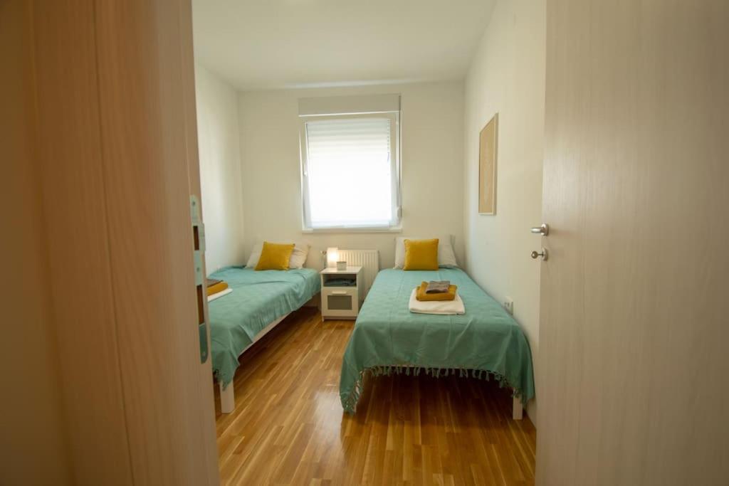 White Fields-Central 2-Bdrm Apartment With Parking Novi Sad Exterior foto
