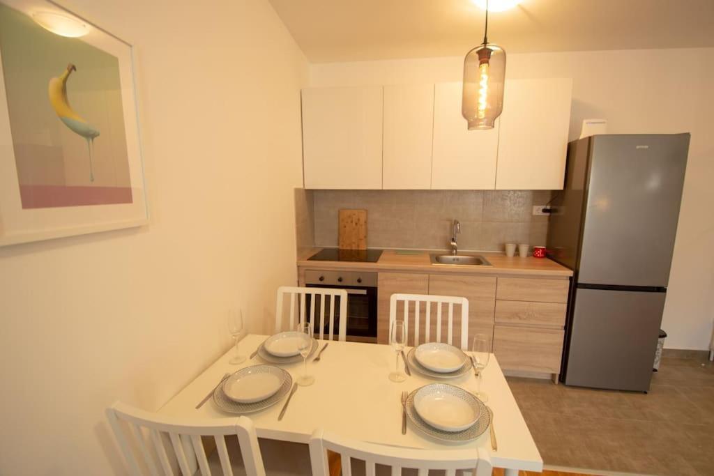White Fields-Central 2-Bdrm Apartment With Parking Novi Sad Exterior foto